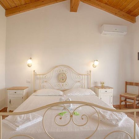 奧爾比亞Agriturismo Mieleamaro别墅 外观 照片