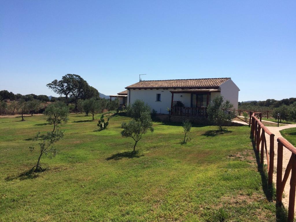 奧爾比亞Agriturismo Mieleamaro别墅 外观 照片