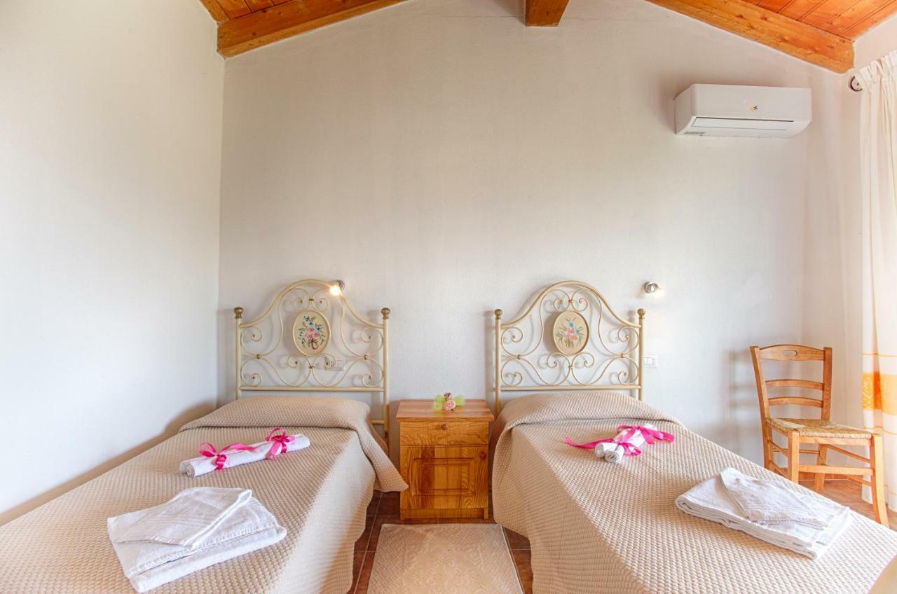 奧爾比亞Agriturismo Mieleamaro别墅 外观 照片